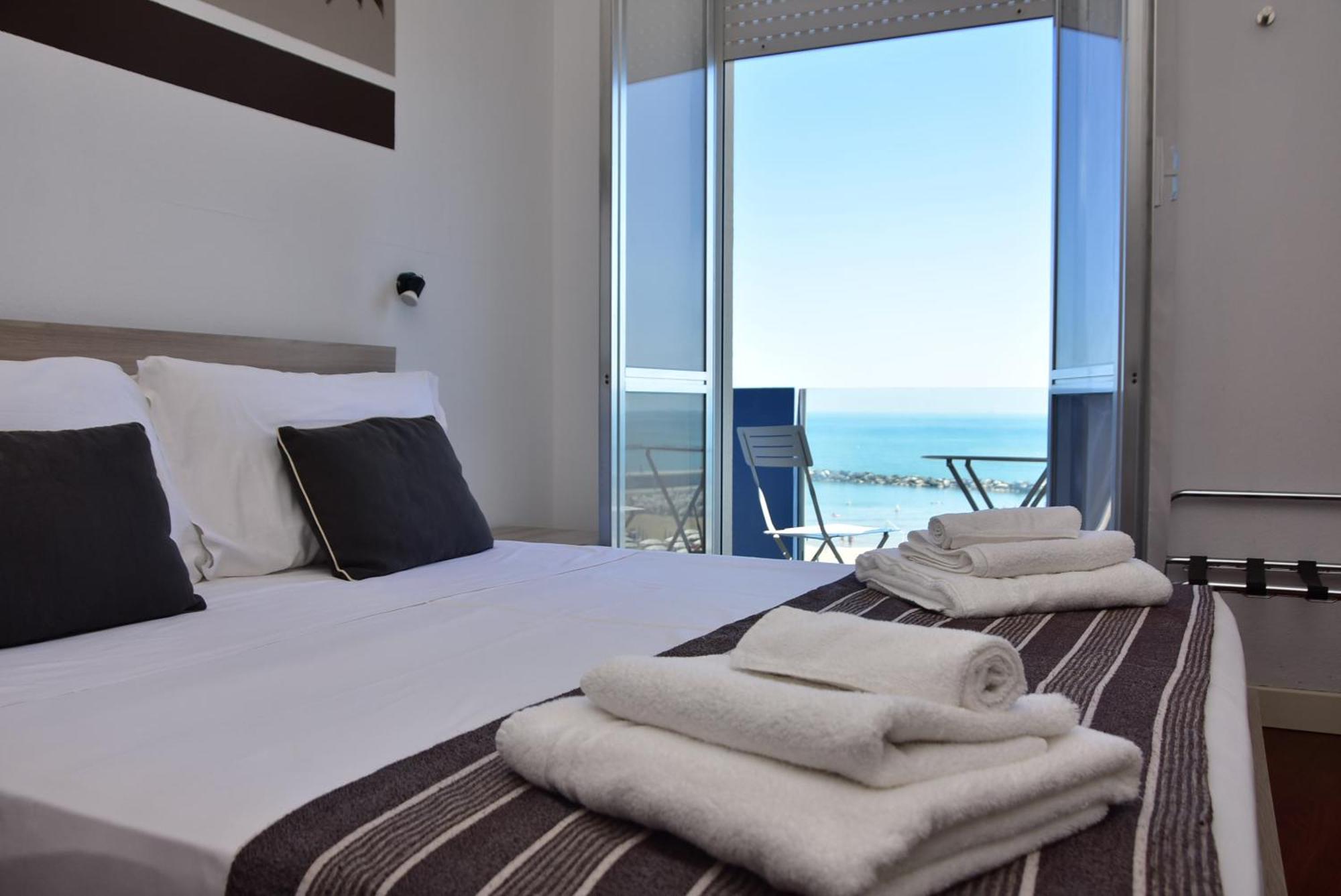 Hotel Al Nuovo Porto 贝拉里亚-伊贾马里纳 外观 照片